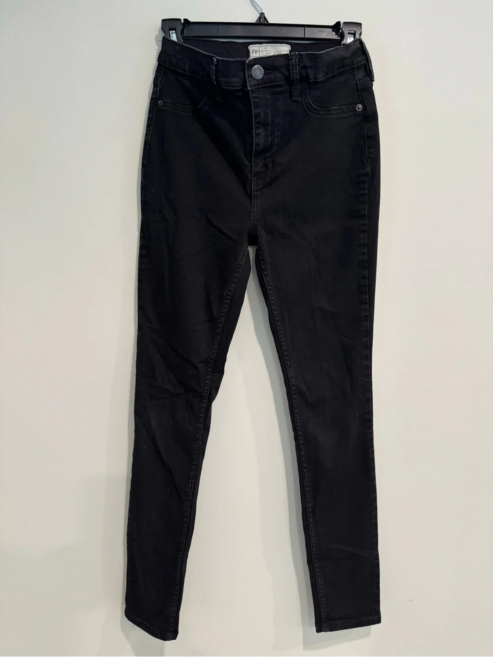 Free People Black High-Rise Skinny Jeans - Sleek Stretch Fit 28R Trending Denim